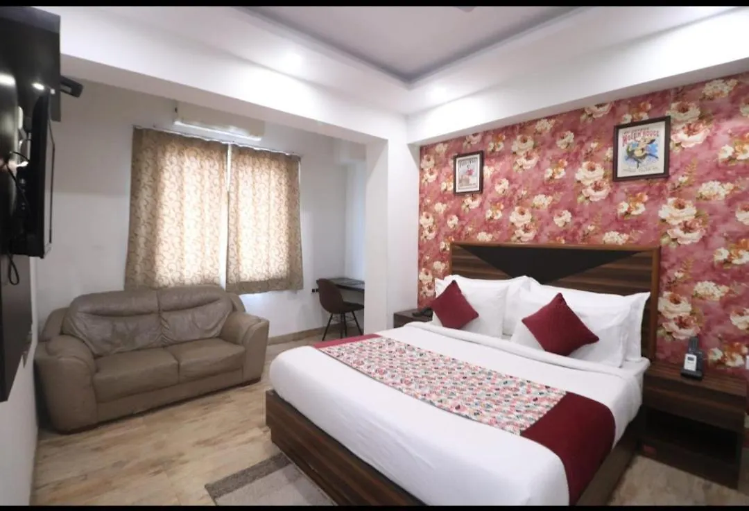 Hotel Royal Infinity Near Delhi Airport 新德里 4*,